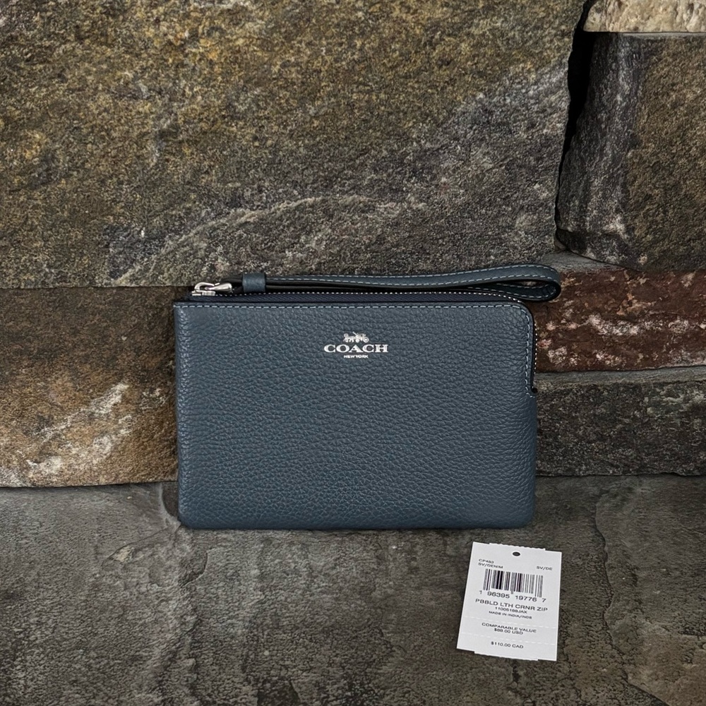 NWT COACH Corner Zip Wristlet